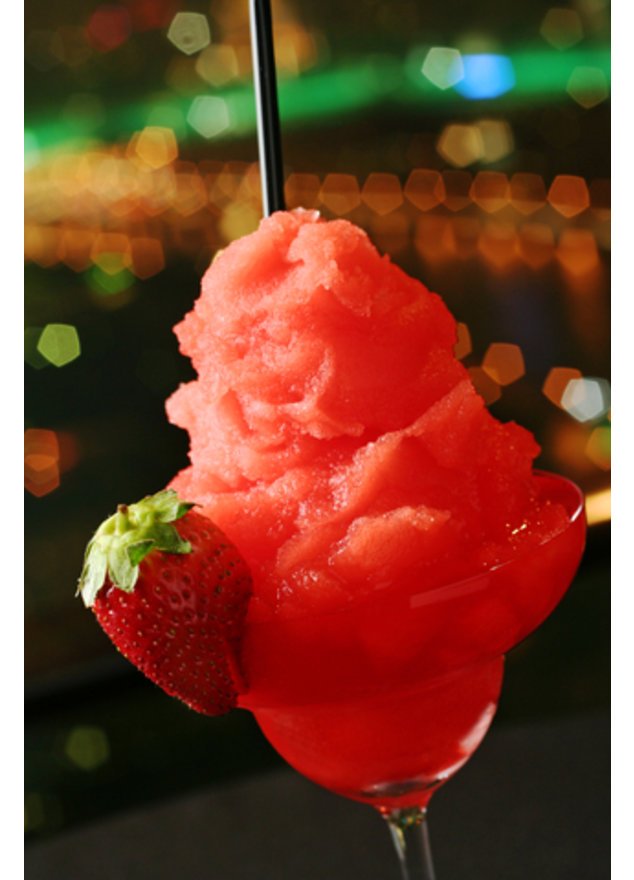 Erdbeer-Sorbet servierfertig. Erdbeer-Sorbet servierfertig.