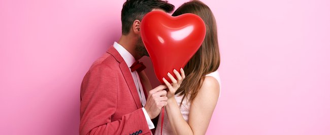 15 Gedanken, die Frauen vorm ersten Kuss haben