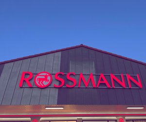 Günstig und effektiv: Diese 4 Euro Anti-Falten-Augencreme von Rossmann mit BIO-Arganöl begeistert alle