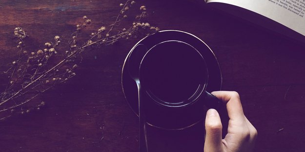 Wie liest man Kaffeesatz? Wichtige Regeln, Symbole & Bedeutungen