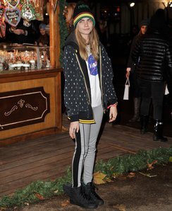 Cara Delevingne vor Weihnachten Cara Delevingne vor Weihnachten