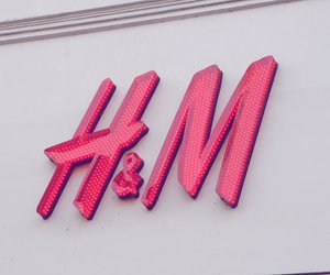 H&M Sale: Beliebte Trendhose jetzt unschlagbar günstig!