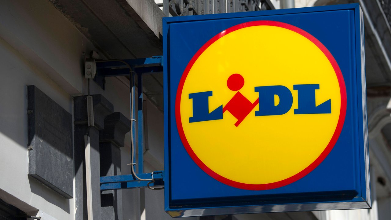 Lidl bietet den perfekten Hocker für Balkone mit wenig Platz.