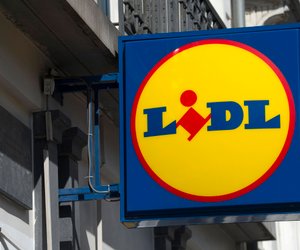 Wenig Platz auf dem Balkon? Dann brauchst du den praktischen Alu-Klapphocker von Lidl