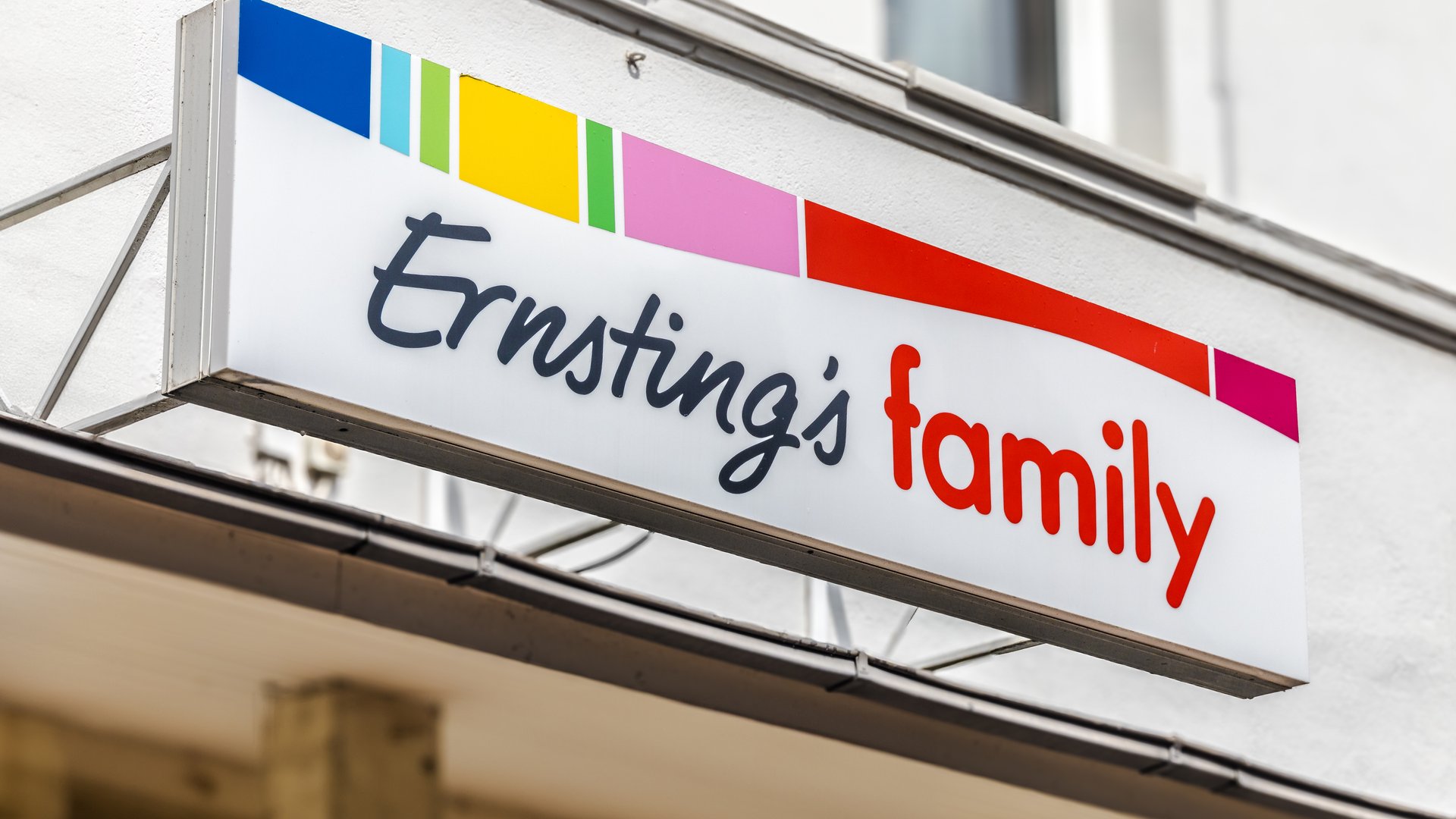 Kunst-aus-Glas-Die-ausgefallene-Karaffe-von-Ernsting-s-family-macht-Eindruck