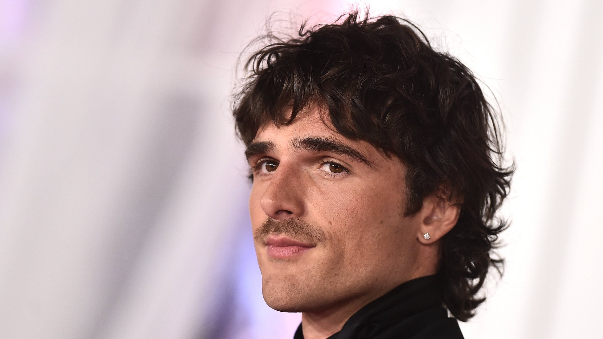 Diese-3-Dinge-musst-du-vor-dem-Kinostart-von-Wuthering-Heights-ber-Jacob-Elordi-wissen