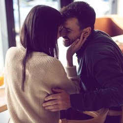 Du stehst immer auf Männer, die wie dein Bruder sind? Das könnte dahinter stecken