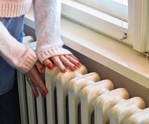 Heizkörper entlüften: Was tun, wenn es in den Rohren gluckert?