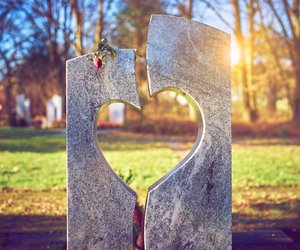 17 lustige Grabsteine, die den Tod gar nicht mehr so traurig wirken lassen