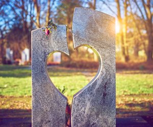 17 lustige Grabsteine, die den Tod gar nicht mehr so traurig wirken lassen
