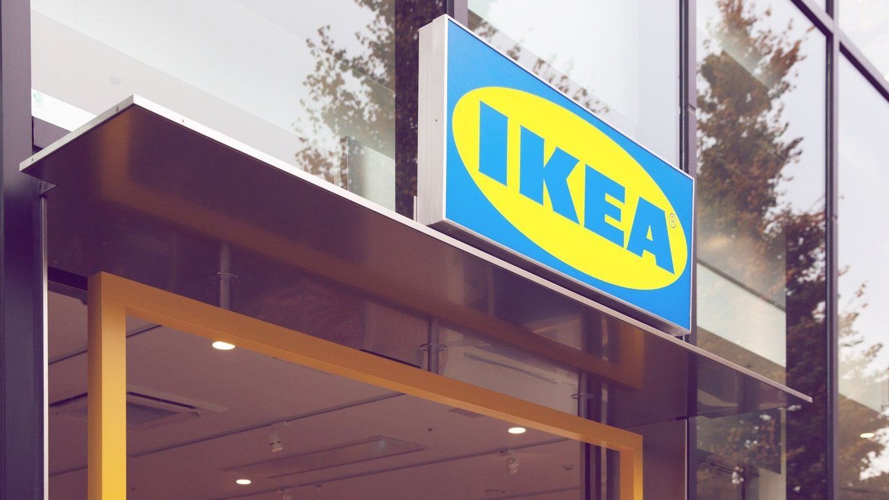 Der Einrichtungsriese Ikea hält auch zahlreiche Dekoartikel für dich bereit. 