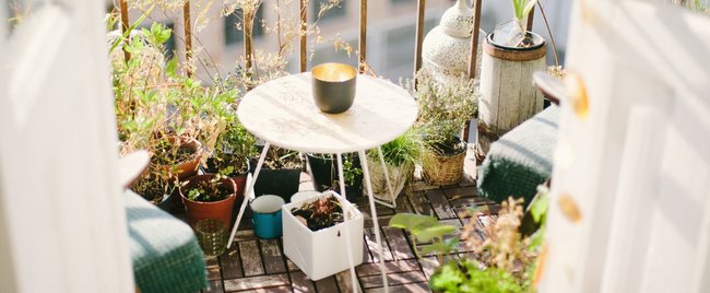 Kleinen Balkon einrichten: Diese praktischen und schönen Ikea-Pieces passen einfach überall hin