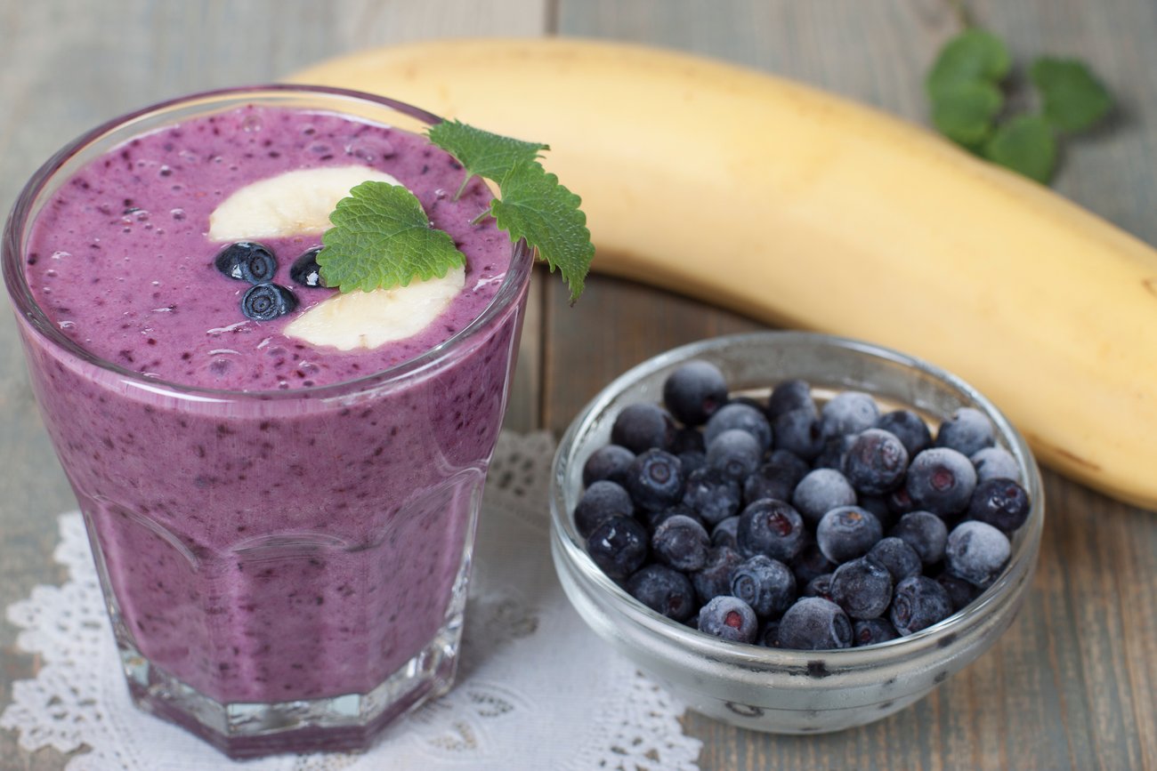 Smoothie mit Banane und Heidelbeeren Smoothie mit Banane und Heidelbeeren