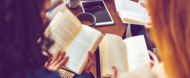 Bücher über Freundschaft: 10 wunderschöne Romane, die mitten ins Herz treffen