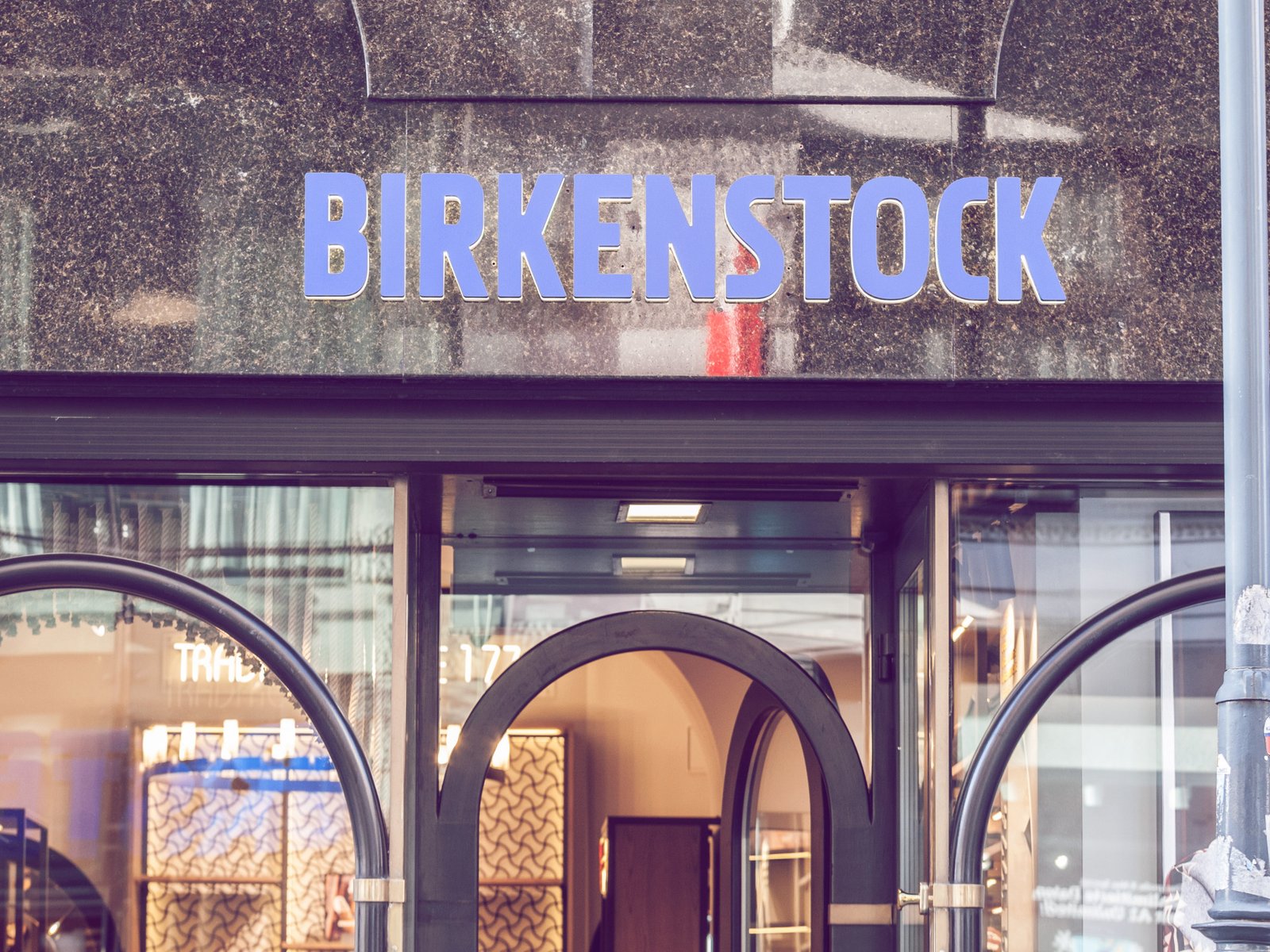 Birkenstock wird Luxusmarke – DW – 26.02.2021