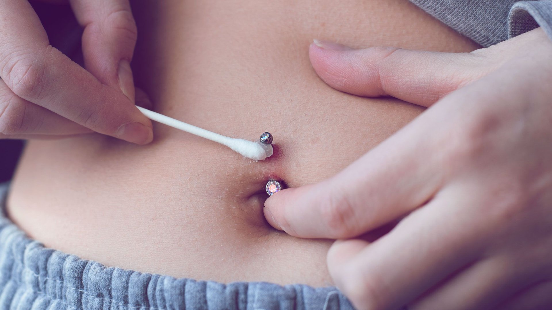 Bauchnabelpiercing-entz-ndet-Diese-Mittel-helfen-dir-schnell-