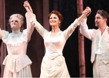 Catherine Zeta-Jones hat bei einer Musicalaufführung ihre Nippel gezeigt Catherine Zeta-Jones hat bei einer Musicalaufführung ihre Nippel gezeigt