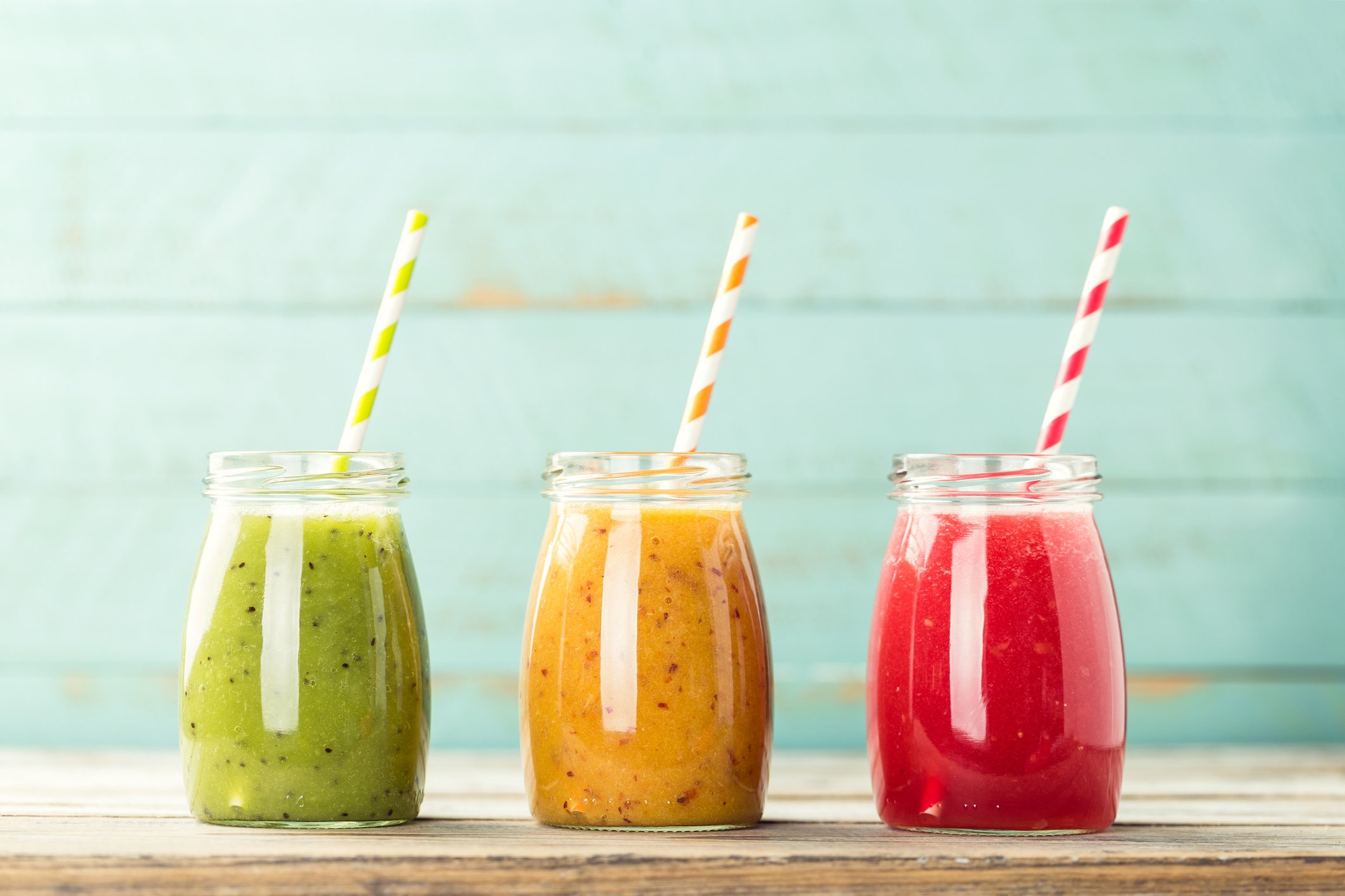 Smoothies mit Trinkhalmen Smoothies mit Trinkhalmen