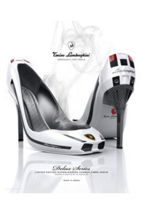 Schuh oder Auto? Diese High Heels sehen aus wie ein Lamborghini Schuh oder Auto? Diese High Heels sehen aus wie ein Lamborghini