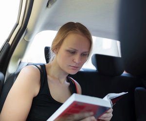 Warum uns beim Lesen im Auto schlecht wird