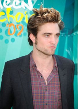 Robert Pattinson ist eine Katastrophe in der Küche Robert Pattinson ist eine Katastrophe in der Küche