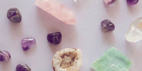 5 Edelsteine, die negative Energien in deinem Leben vertreiben