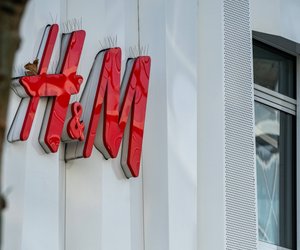 Wow-Effekt garantiert: Die trendige Wandleuchte aus Metall von H&M