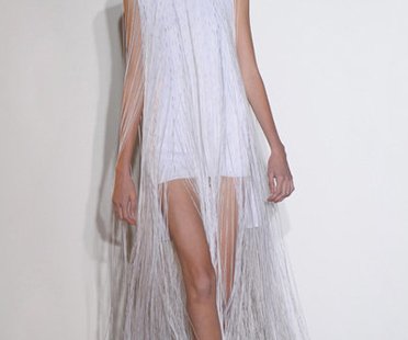 Fransenkleid von Jil Sander.