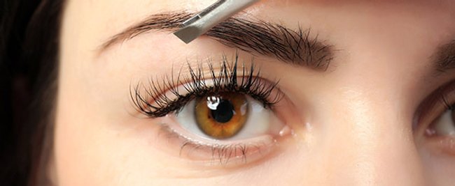 Pinzette: Das Tool für perfekte Augenbrauen.