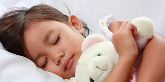 Schlafstörungen bei Kindern: Schlafendes Mädchen Schlafstörungen bei Kindern: Schlafendes Mädchen