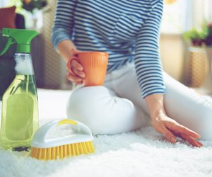 Teppich waschen: Die besten Tipps gegen Flecken!