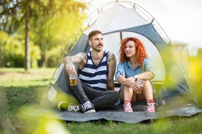 Paar im Zelt