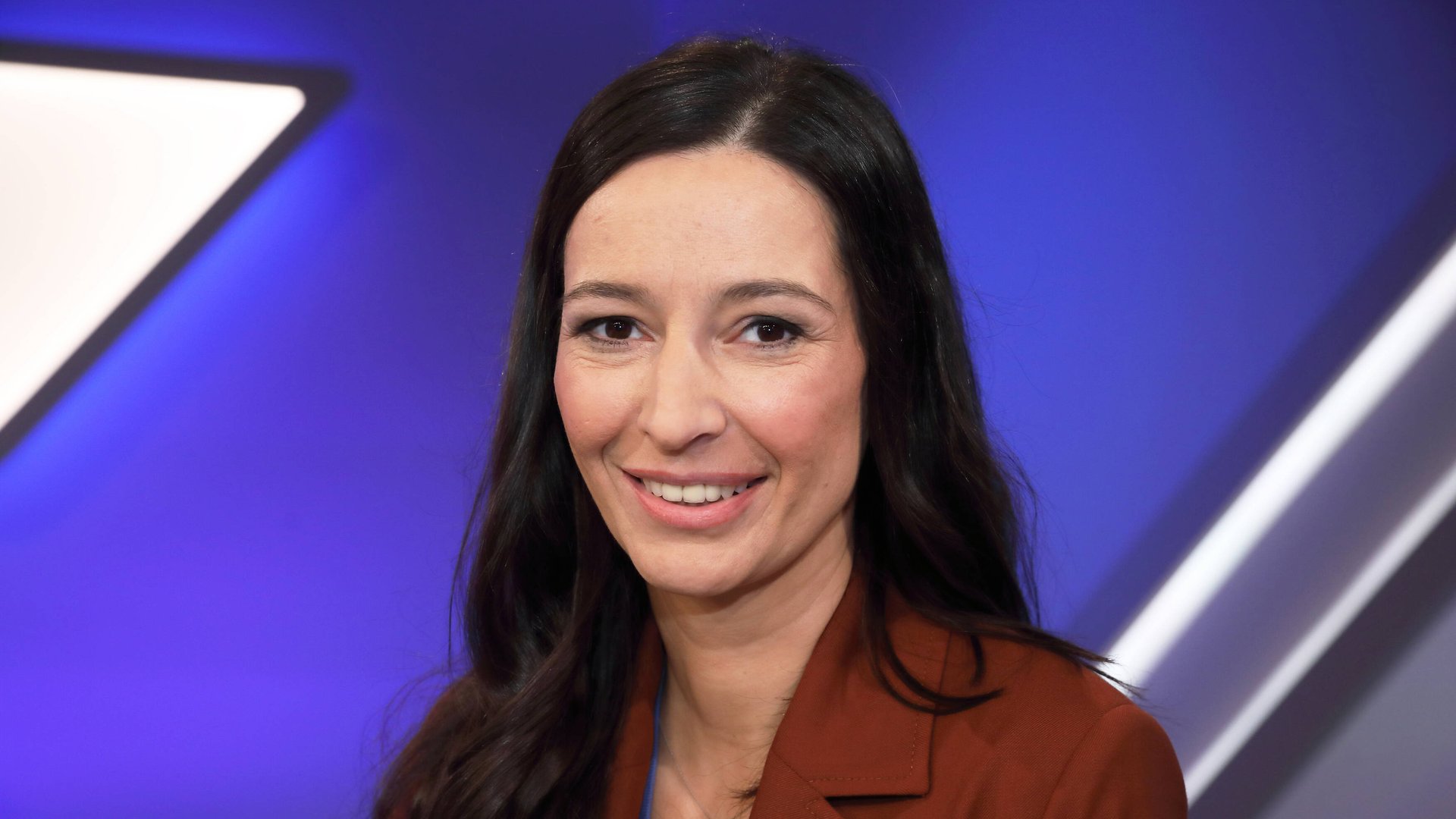 Pinar-Atalay-Wer-ist-der-Ehemann-der-RTL-Moderatorin-