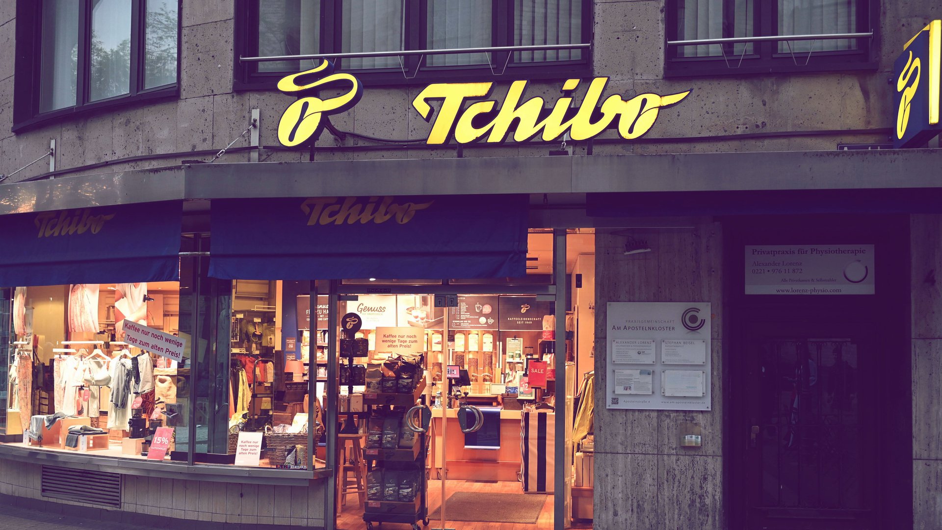 Raclette und Fondue gleichzeitig? Mit diesem 2-in-1-Grill von Tchibo ...