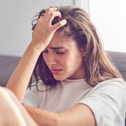 Trennungsschmerz einfach wegklopfen? Eine Psychologin verrät, wie das funktionieren kann