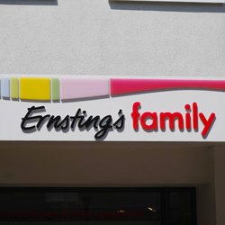 Gemütliche Atmosphäre: Dieser Glas-Kerzenhalter von Ernsting's family sorgt für Stimmung