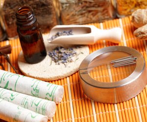 Moxa-Therapie: Akupunktur mit Heilkraut