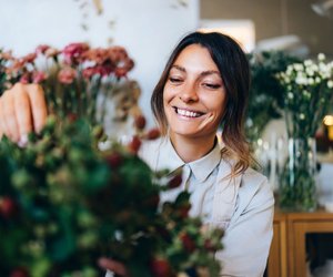 Farbenfrohe Akzente: Mit diesem Ikea-DIY verwandelst du deinen dunklen Flur in eine Blütenoase!