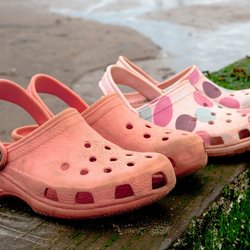 Crocs gibt es jetzt mit Absatz: Schön oder scheußlich?!