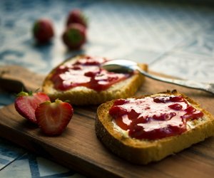 Marmelade mit Schimmel: Trotzdem noch essen oder lieber wegwerfen?