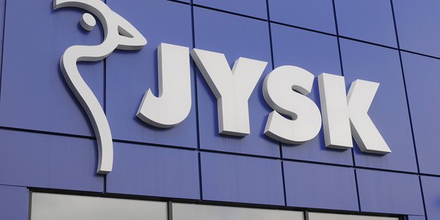 Luxus unter der Dusche: Bei Jysk findest du dieses beliebte messingfarbene Badregal