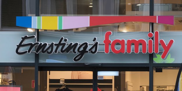Von den Sternen inspiriert: Kuscheliges Sternkissen aus Fellimitat bei Ernsting's family