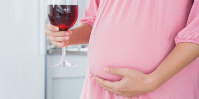 Alkohol in der Schwangerschaft: In kleinen Mengen ungefährlich? Alkohol in der Schwangerschaft: In kleinen Mengen ungefährlich?