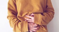 Magenschmerzen: 5 Hausmittel, die wirklich helfen