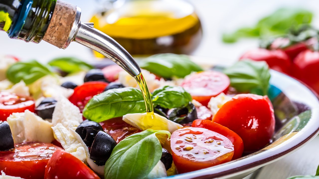 Gesunde Ernährung kann den Blutdruck langfristig senken.