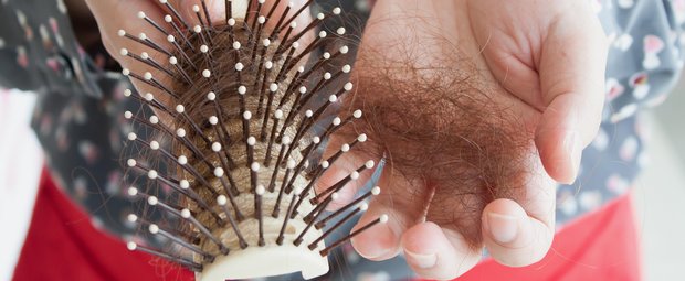 8 Angewohnheiten, die Haarausfall verursachen