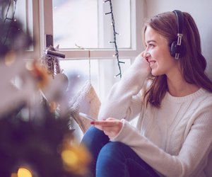 Ich&#x20;h&#x00F6;re&#x20;sie&#x20;jeden&#x20;Dezember&#x3A;&#x20;Die&#x20;besten&#x20;kostenlosen&#x20;Weihnachtsh&#x00F6;rspiele&#x20;auf&#x20;Spotify