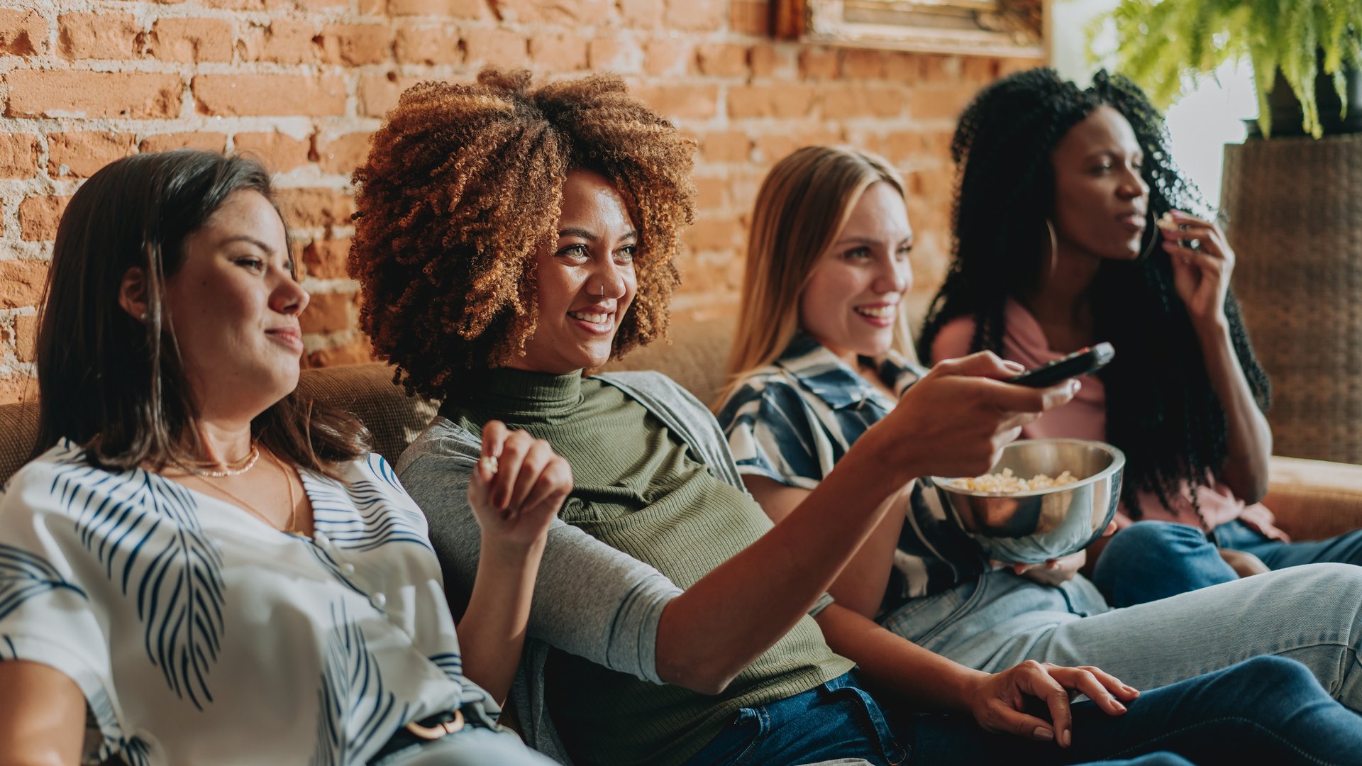 Am-Montag-ist-Dschungelcamp-Finale-Mit-diesen-Essentials-wird-deine-Watchparty-zum-Highlight-