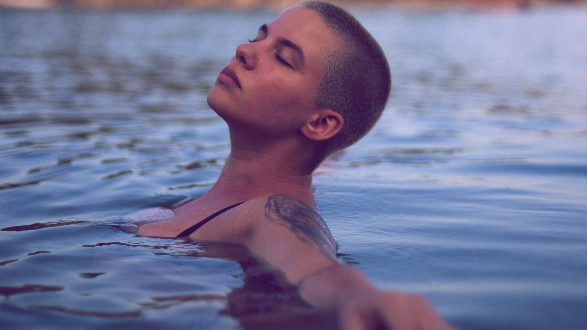 Baden Mit Tattoo