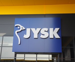 Jysk-Hit: Der Kleiderständer, der deinem Schlafzimmer das gewisse Etwas verleiht